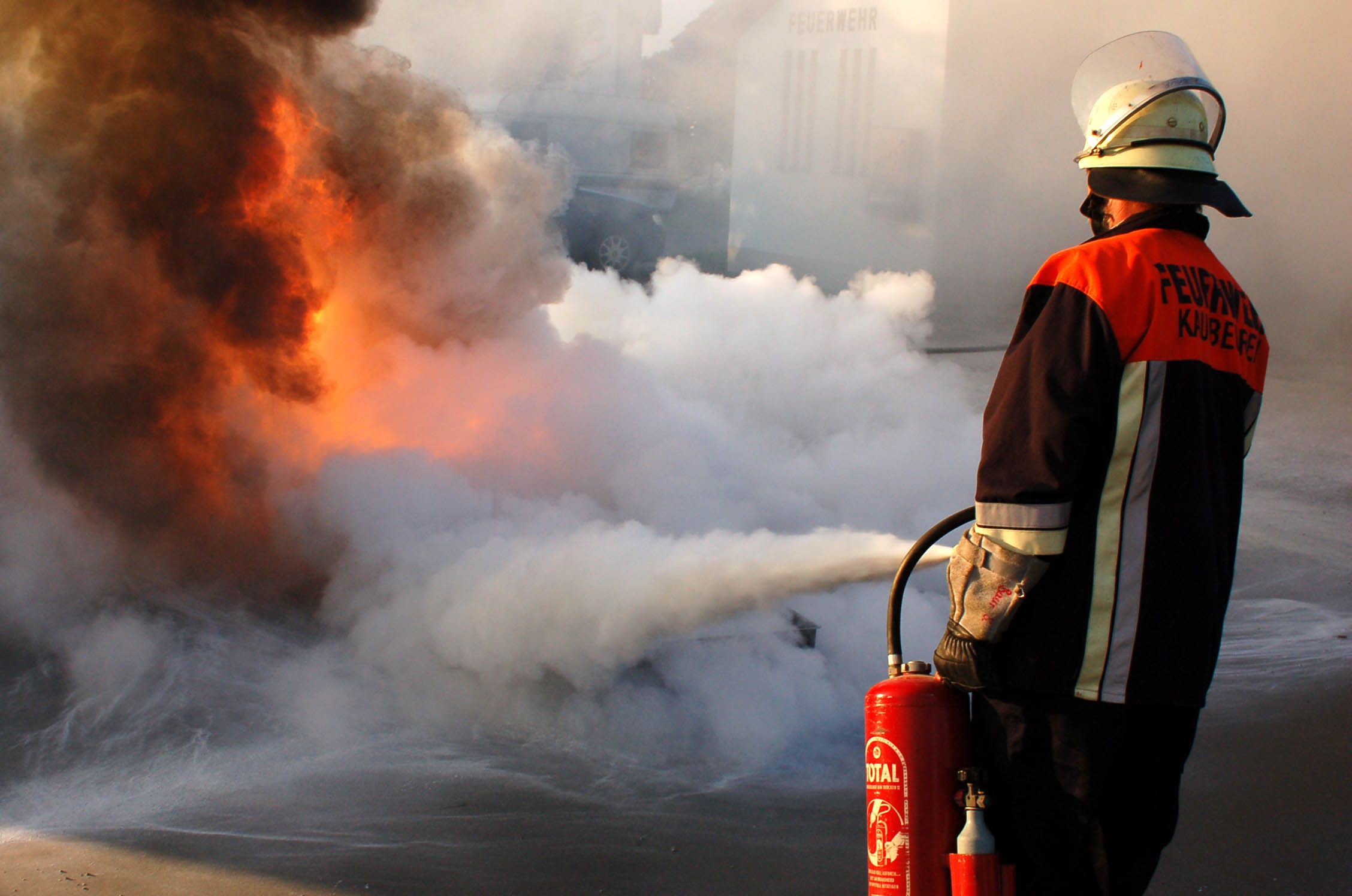 Практические примеры успешного применения огнетушащих веществ в реальных ситуациях пожаров