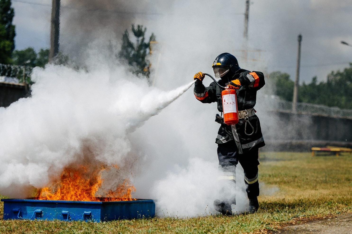 Роль огнетушащих веществ в пожарной безопасности зданий и сооружений